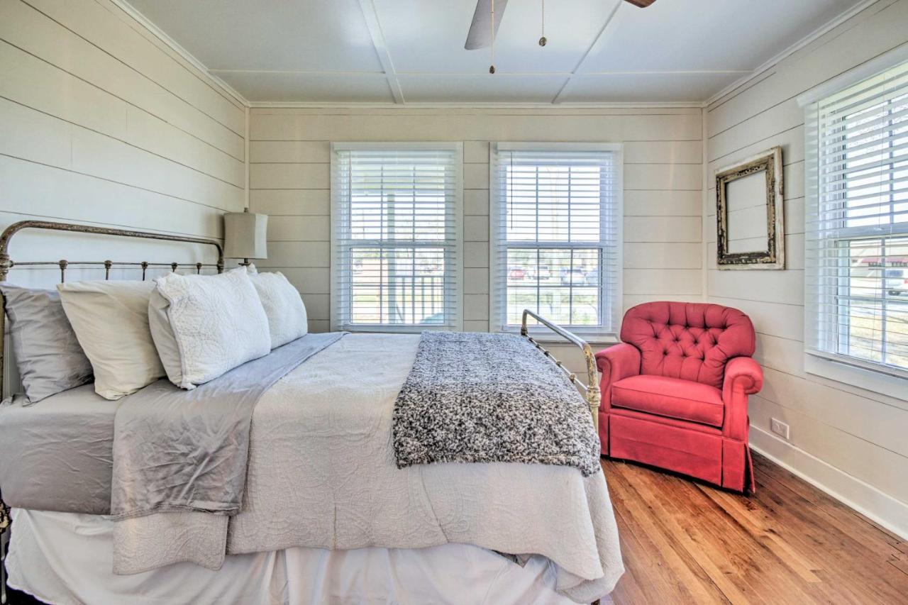 Charming Country Cottage, Walk To Main Street! Tomball Eksteriør bilde