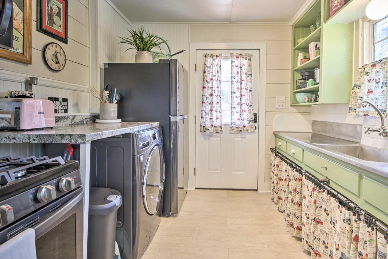 Charming Country Cottage, Walk To Main Street! Tomball Eksteriør bilde