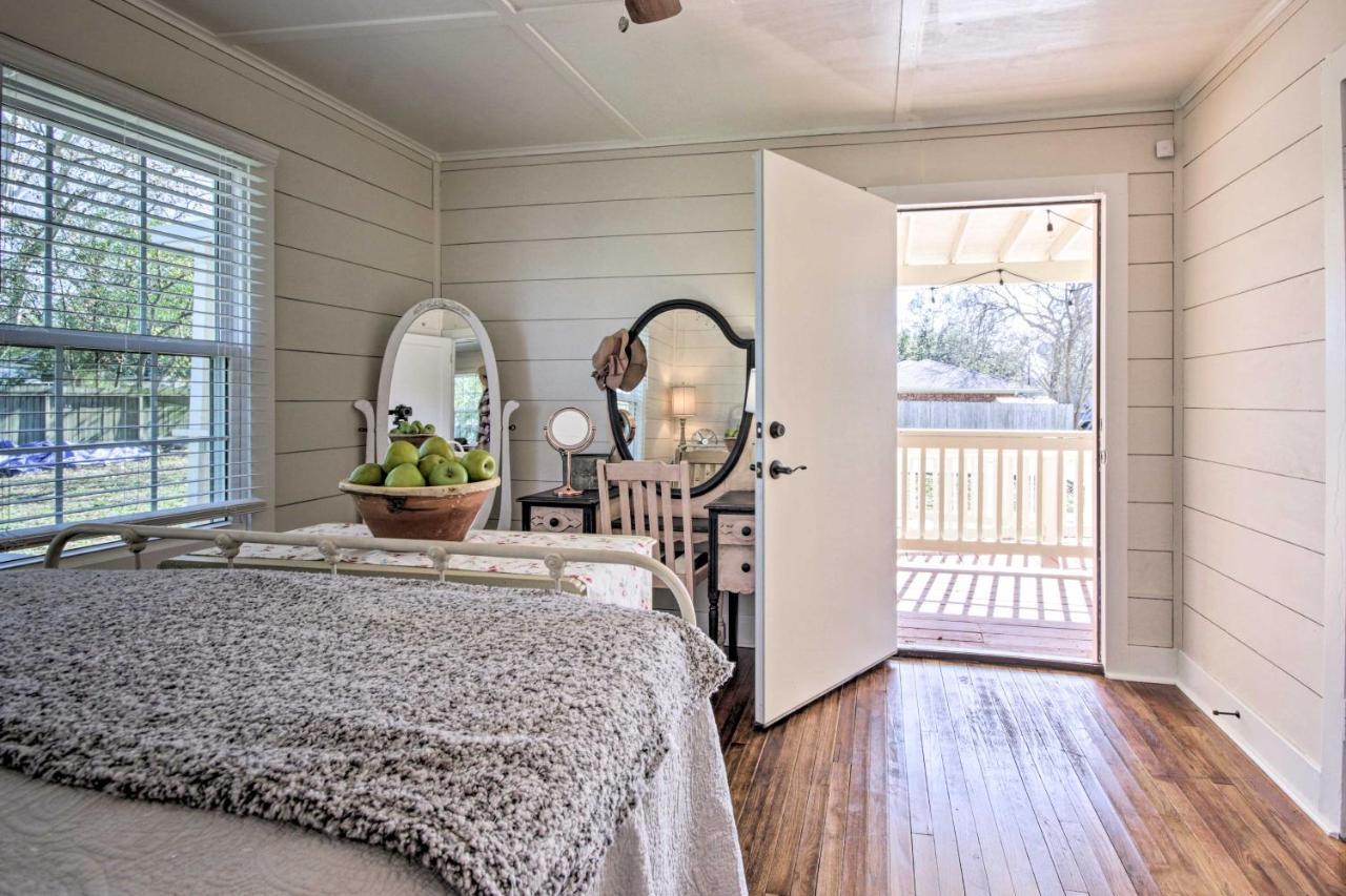 Charming Country Cottage, Walk To Main Street! Tomball Eksteriør bilde