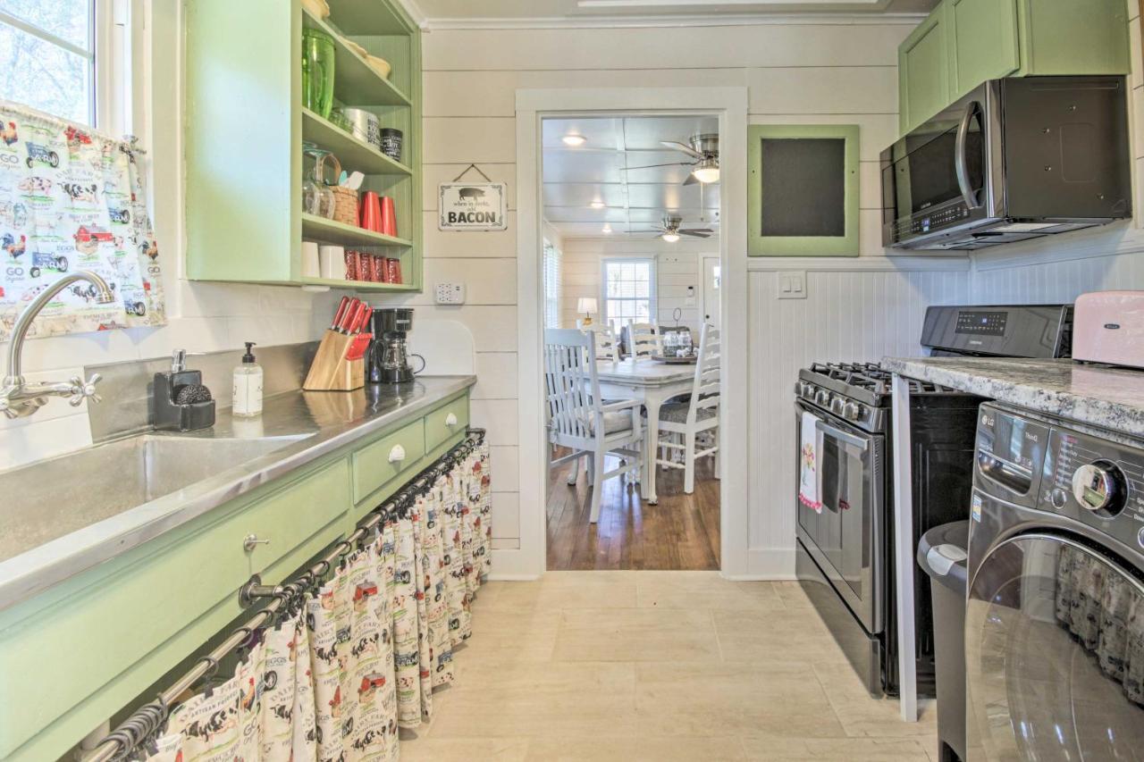 Charming Country Cottage, Walk To Main Street! Tomball Eksteriør bilde
