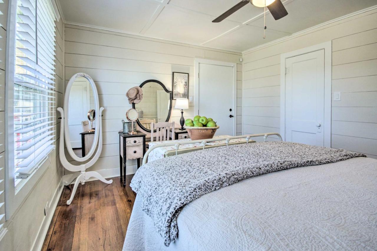 Charming Country Cottage, Walk To Main Street! Tomball Eksteriør bilde