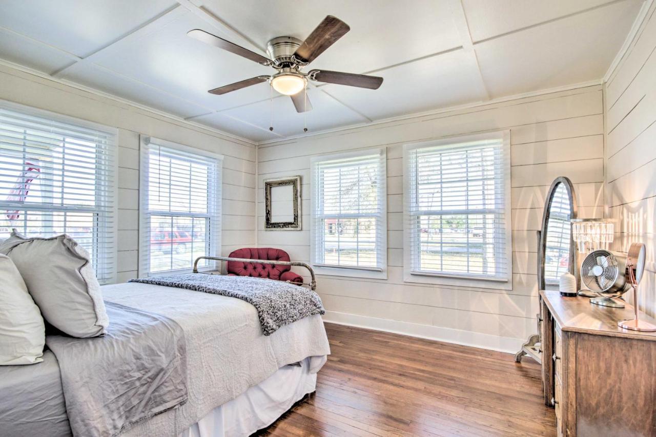 Charming Country Cottage, Walk To Main Street! Tomball Eksteriør bilde